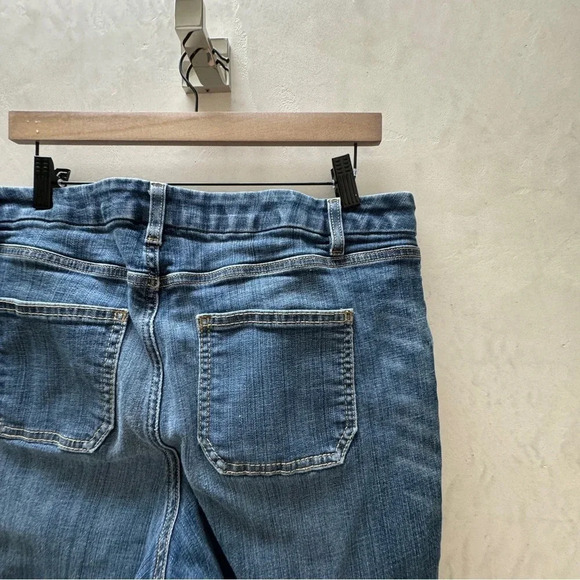 Lane Bryant || Women’s Stretch Bermuda Shorts Cuffed Dark Denim Size - Picture 7 of 7